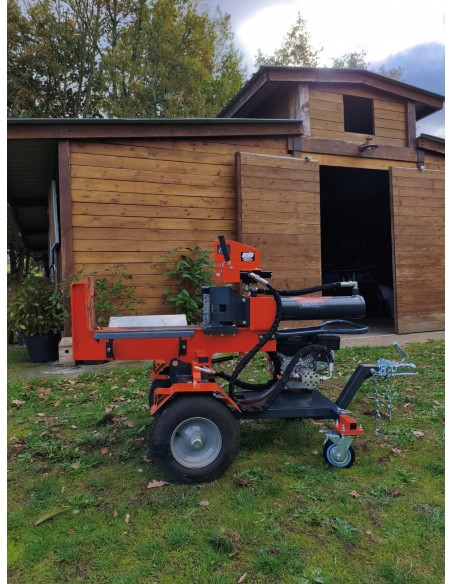 ASTILLADORA REMOLCABLE 27 TONELADAS GASOLINA COMPACTA