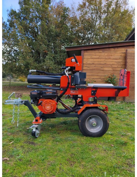ASTILLADORA REMOLCABLE 27 TONELADAS GASOLINA COMPACTA