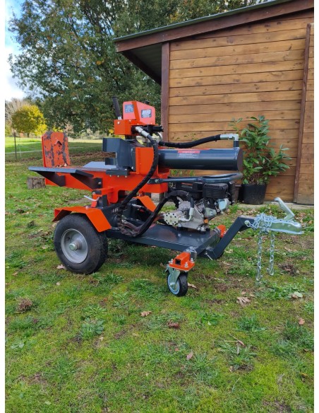 ASTILLADORA REMOLCABLE 27 TONELADAS GASOLINA COMPACTA